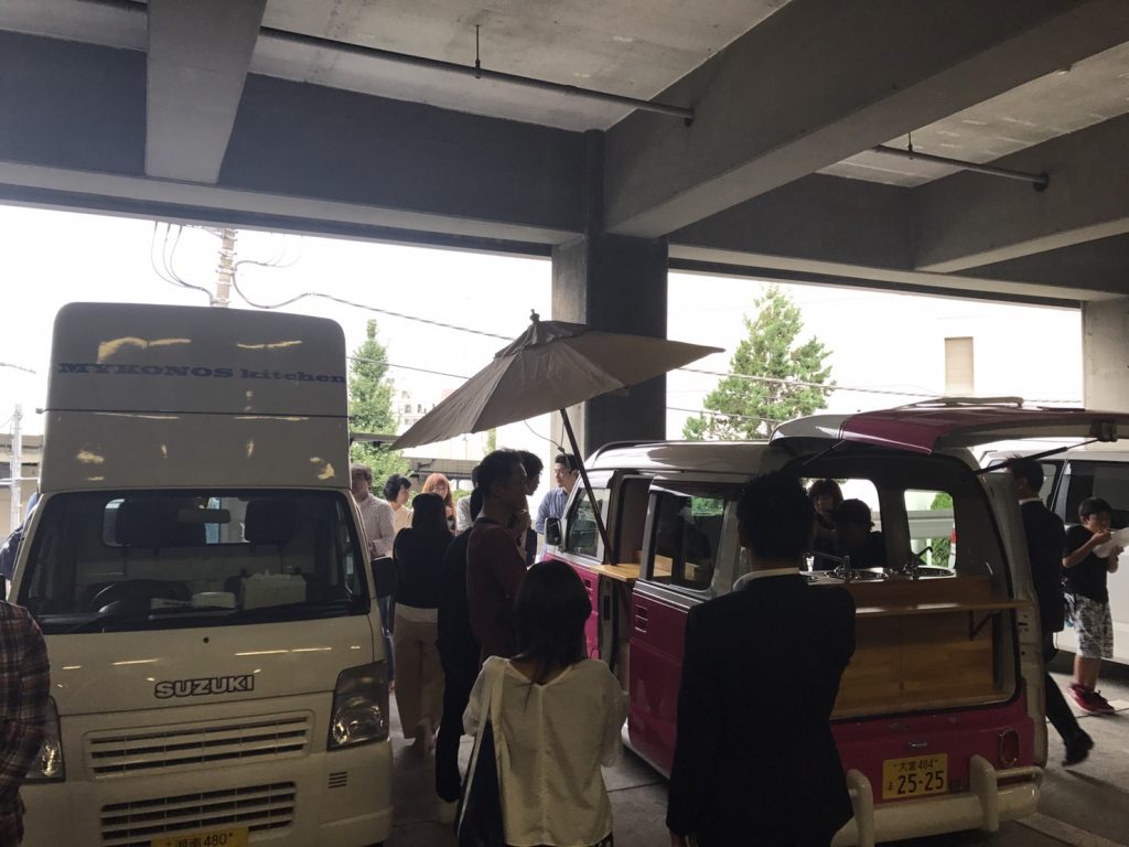 キッチンカー(移動販売車)の車両の違いによる感覚の違いを体感する。