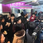 キッチンカーの試食見学会をしている様子