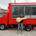 吉原いちご園様にキッチンカーを納車している様子