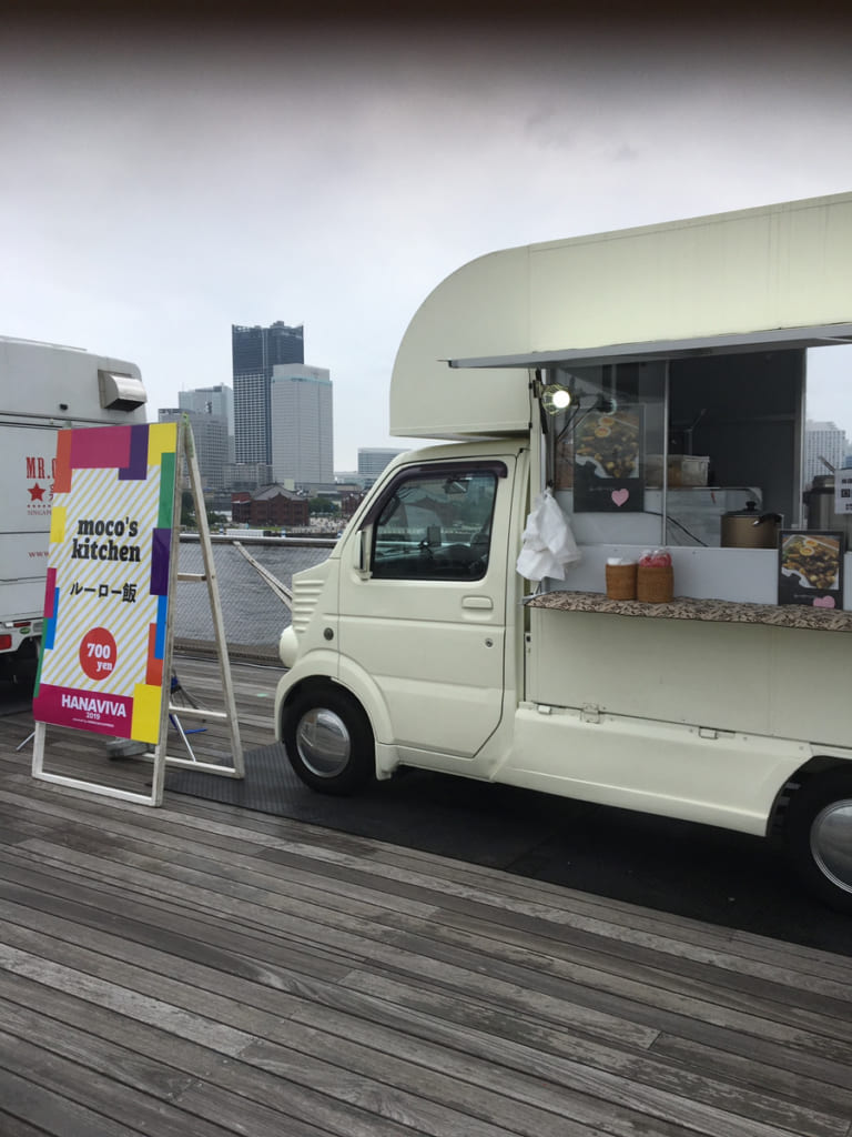 魯肉飯 ルーローハン と台湾唐揚げのキッチンカー モコズキッチン 高橋紀久子様 移動販売車 キッチンカー の製作 フードトラックカンパニー 公式