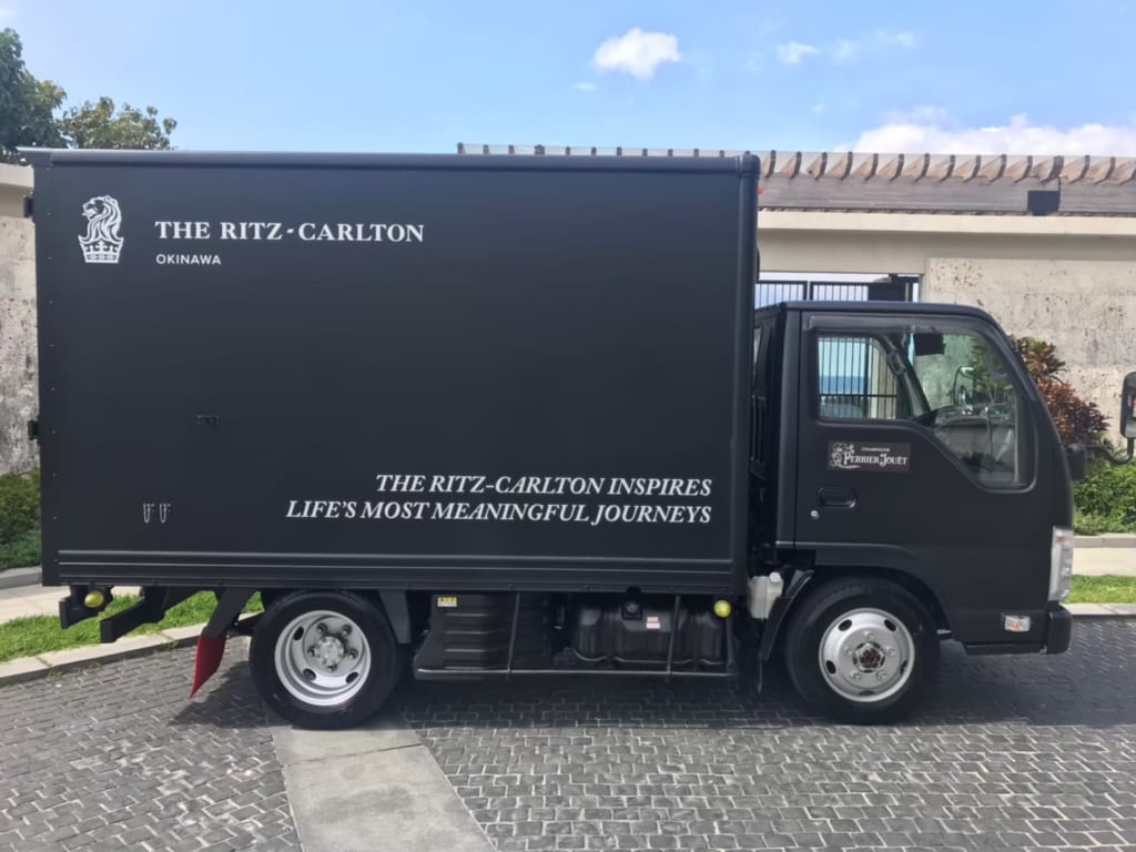 沖縄県名護市のリッツ カールトン沖縄様のキッチンカー 移動販売車 を製作しました 移動販売車 キッチンカー の製作 フードトラックカンパニー 公式
