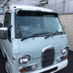 シルバー色のスバルのサンバークラシックの中古キッチンカーです。