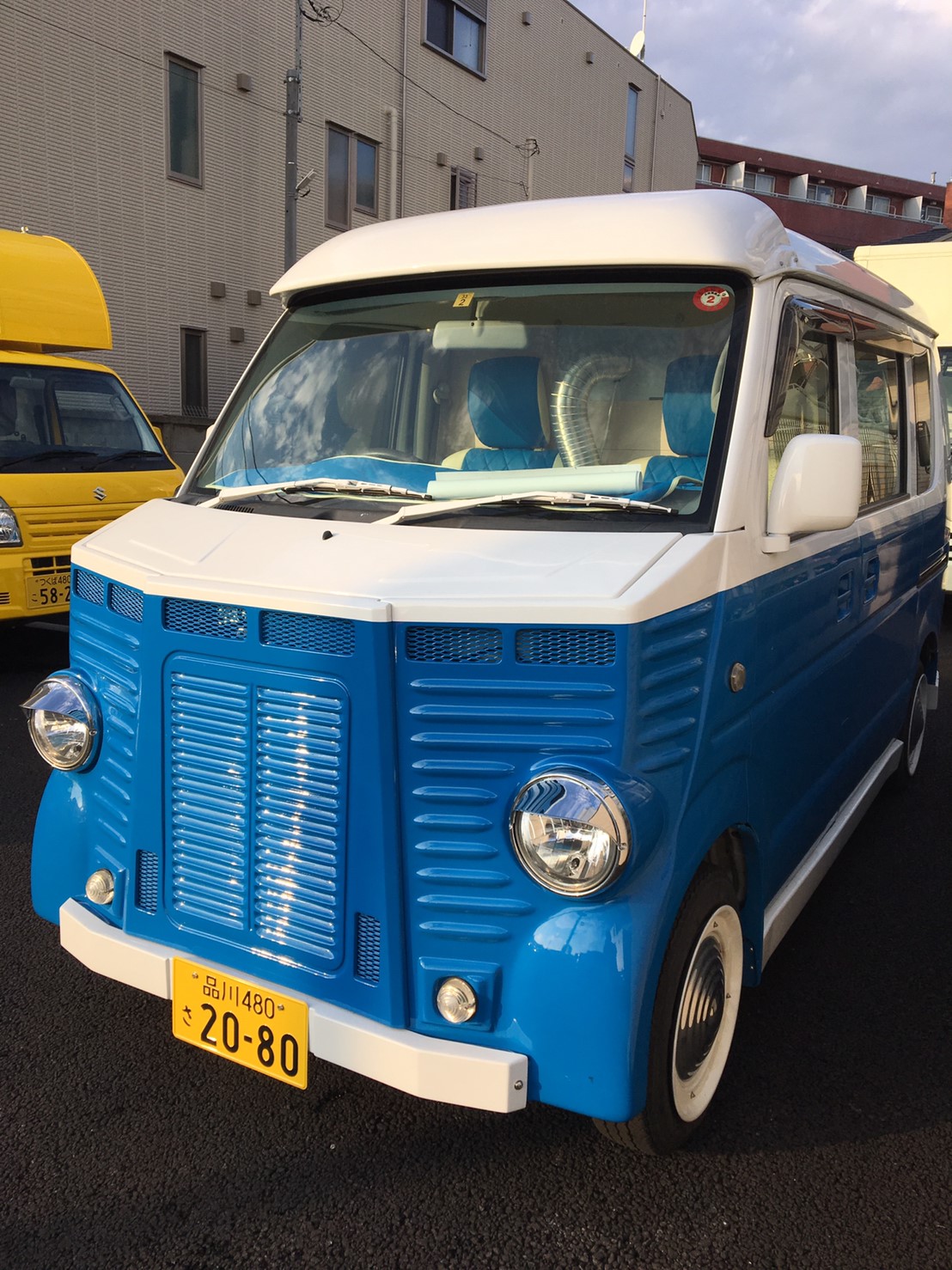 軽バン かわいい青のエブリイのキッチンカー 移動販売車 キッチンカー の製作 フードトラックカンパニー 公式