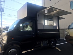 新品同然の黒キャリイのキッチンカー