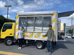 株式会社フルコンオキナワ様のキッチンカー「そーばぶる」