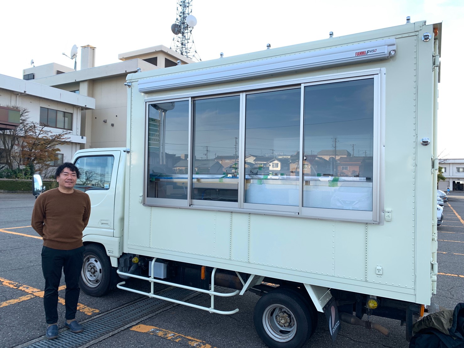 新潟県の牛腸様のキッチンカー 移動販売車 を製作しました 移動販売車 キッチンカー の製作 フードトラックカンパニー 公式