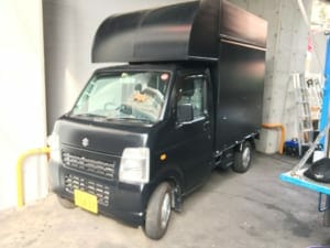 軽トラックのキッチンカー(マッドブラック)01