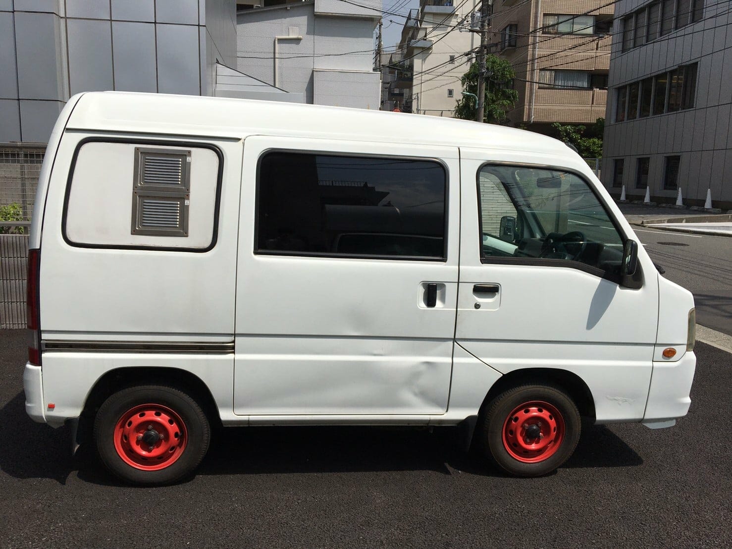 軽バン 中古のsubaru サンバーのキッチンカー 移動販売車 キッチンカー の製作 フードトラックカンパニー 公式