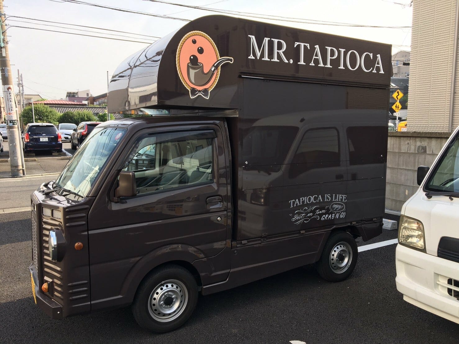 軽トラック かわいいsuzuki キャリイの茶色キッチンカー 移動販売車 キッチンカー の製作 フードトラックカンパニー 公式