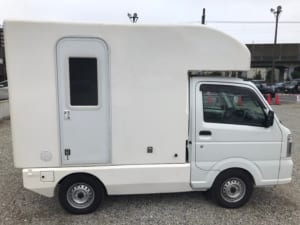 【軽トラック】NISSAN/クリッパーのキレイなキッチンカー