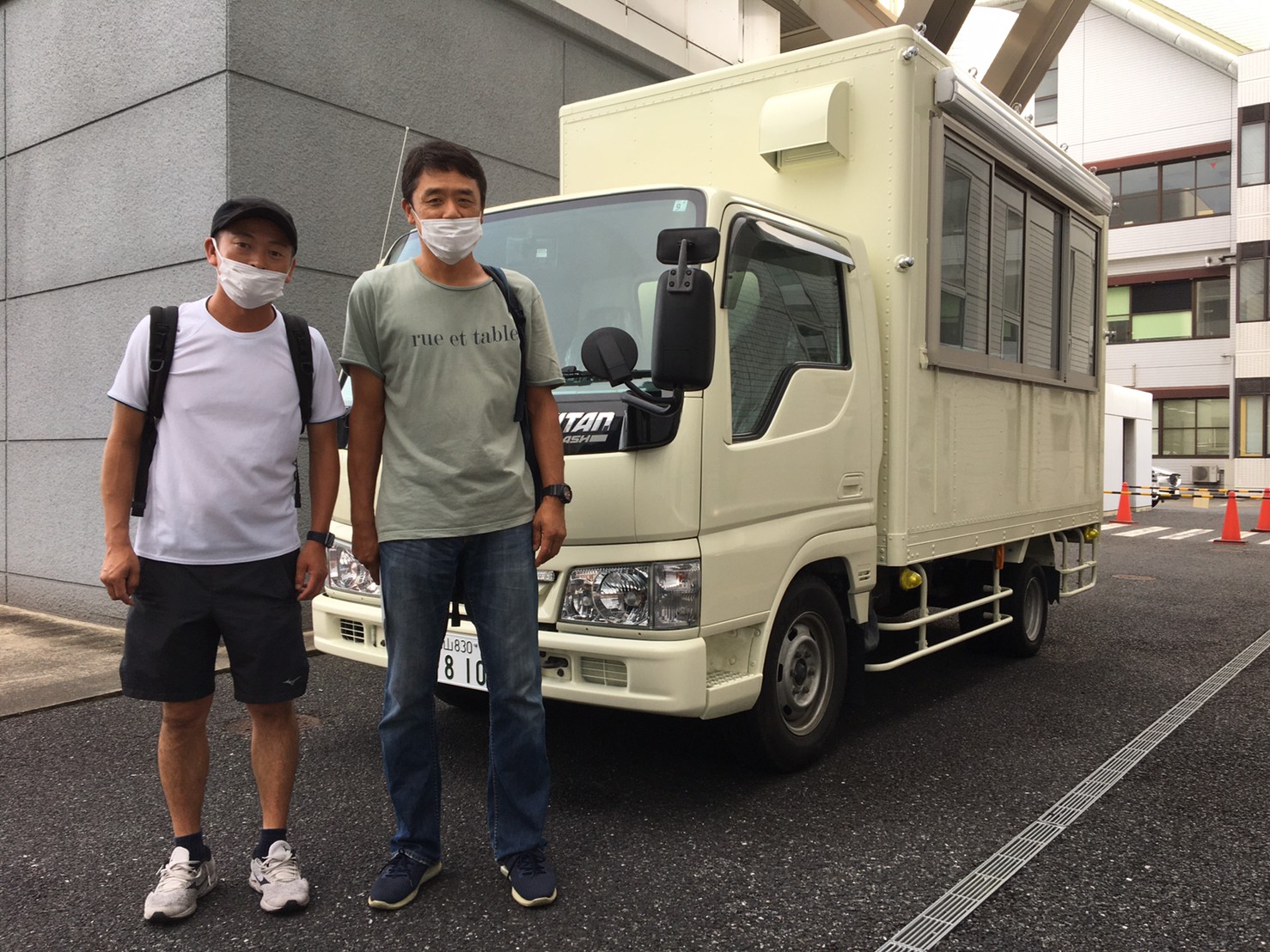 広島県福山市の株式会社rabbits様の フレンチトースト キッチンカーを製作しました 移動販売車 キッチンカー の製作 フードトラックカンパニー 公式