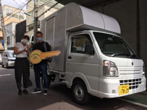 東京都新宿区の株式会社マスタッシュ様の「もつサンド」キッチンカーを製作しました。