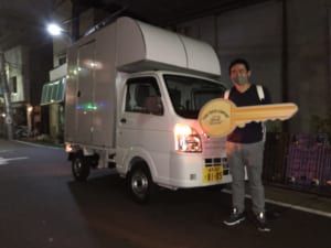 神奈川県鎌倉市のスパイスアップカリーセブン様の「カレー」キッチンカーを製作しました。