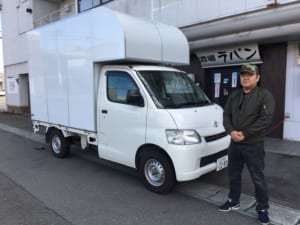 山形県新庄市の森様の「ヤンニョムチキン」のキッチンカーを製作しました。