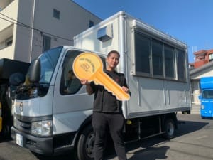 東京都品川区の株式会社ad libitum様の「鶏もも鉄板焼弁当」キッチンカーを製作しました。