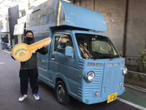 神奈川県藤沢市のsurFood株式会社様の「ハンバーガー」キッチンカーを製作しました。