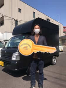 東京都の合同会社TWO LAPS様の「カレーライス」のキッチンカーを製作させていただきました