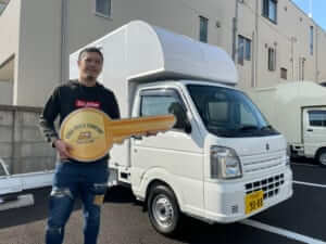 山口県下関市の大井泰平様の「カレー」のキッチンカーを製作させていただきました。