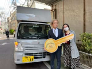 東京都中野区小松康人様の「ミートパイ」のキッチンカーを製作させていただきました。