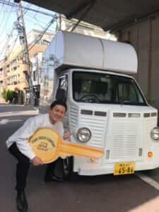 東京都の星野健太様に「唐揚げ丼」のキッチンカー(中古)をご購入いただきました。