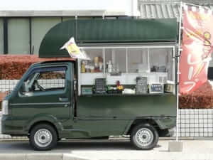 滋賀県長浜市水野宣子様の「クレープ」のキッチンカーを製作させていただきました。