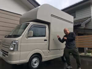 長野県上伊那郡の株式会社U-LEAP様の「カレー」のキッチンカーを製作させていただきました。