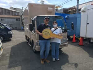 滋賀県栗東市岡本知賢様の「ロコモコ丼」のキッチンカーを製作させていただきました。