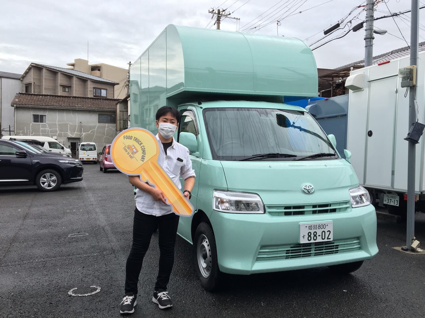 兵庫県加古川市の菊池伸宏様のたい焼きパフェのキッチンカーを製作させていただきました 移動販売車 キッチンカー の製作 フードトラックカンパニー 公式