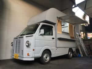 【軽トラック】SUZUKI/キャリイのグレーのキッチンカー