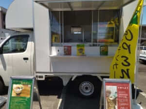 愛知県一宮市の「すもーるきっちん」様のキッチンカーを製作させていただきました。