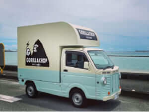 沖縄県国頭郡の「ゴリラチョップ　オキナワ」様のキッチンカーを製作させていただきました。