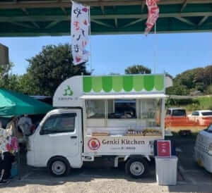 埼玉県鴻巣市の「夢工房翔裕園」様のキッチンカーを製作させていただきました。