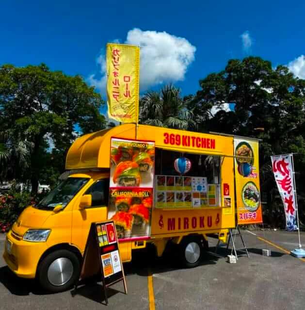 沖縄県名護市の「369kitchen」様のキッチンカーを製作させていただき