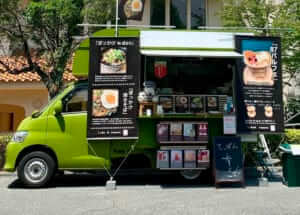 兵庫県西宮市の「てっぱん華」様のキッチンカーを製作させていただきました。