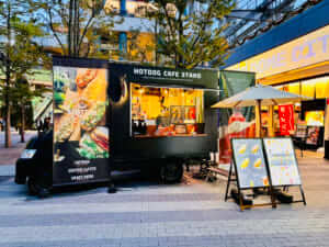 東京都品川区の「ホットドッグカフェスタンド　ステーション東京」様のキッチンカーを製作させていただきました。