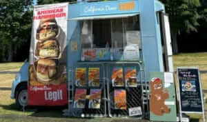 大阪府茨木市「California Diner Legit」様のキッチンカーを製作させていただきました