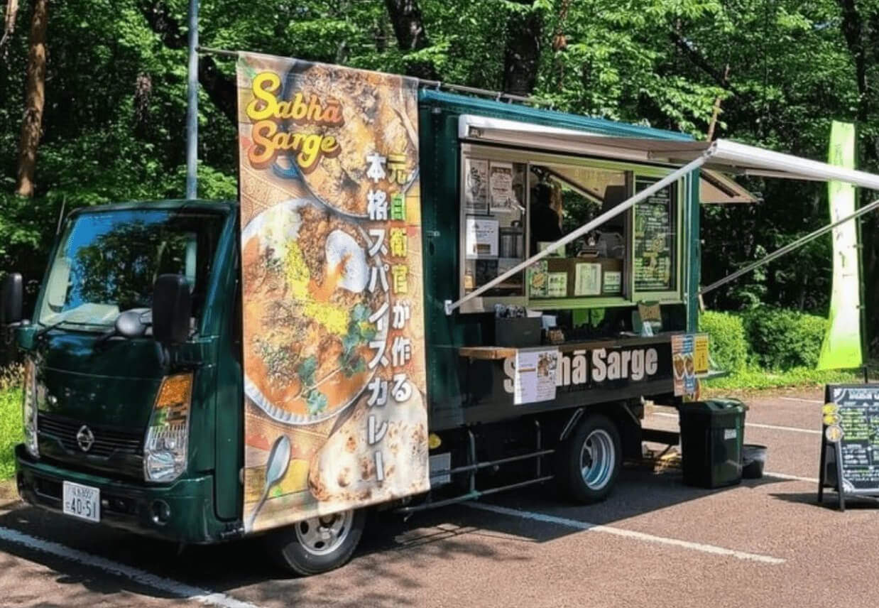 福島県伊達郡「Sabhā Sarge」様のキッチンカーを製作させていただき