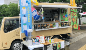 神奈川県茅ヶ崎市「キッチン 66」様のキッチンカーを製作させていただきました。