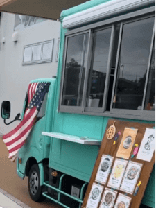 高知県幡多郡「SOLANA SURF CAMP」様のキッチンカーを製作させていただきました。