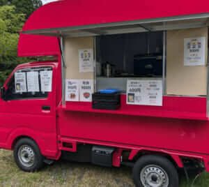 京都府京都市左京区「どばんじぃ」様のキッチンカーを製作させていただきました。