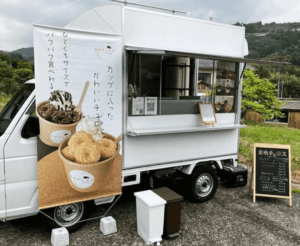愛媛県松山市「走れチュロス」様のキッチンカーを製作させていただきました。