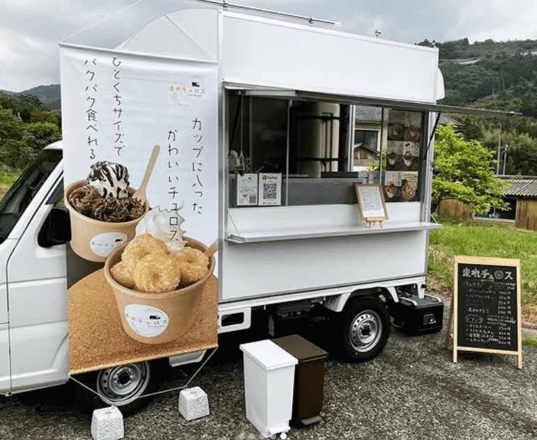 愛媛県松山市「走れチュロス」様のキッチンカーを製作させていただき