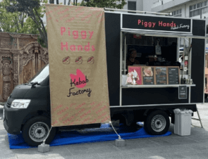 神奈川県茅ヶ崎市「piggyhands」様のキッチンカーを製作させていただきました