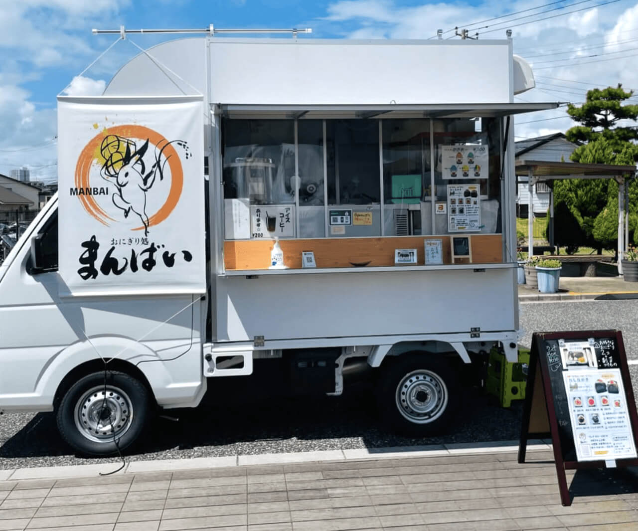 千葉県市川市「おにぎり処 まんばい」様のキッチンカーを製作