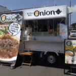 神奈川県藤沢市「スパイシーチキンカリーonion」様のキッチンカーを製作させていただきました