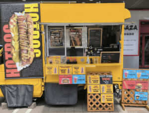 愛知県刈谷市「PIENA」様のキッチンカーを製作させていただきました