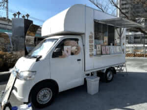 東京都足立区「もぐもぐかんぱにぃ」様のキッチンカーを製作させていただきました