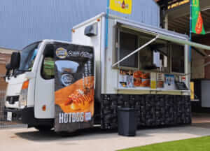 福岡県北九州市「STUDIO KITCHEN」様のキッチンカーを製作させていただきました