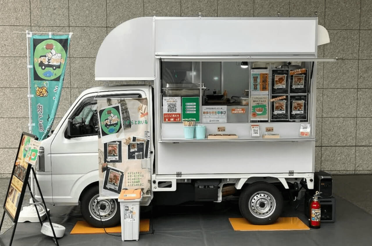 キッチンカーボックス 東京都足立区「うずらとおいも」様のキッチンカーを製作させて