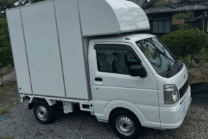 和歌山県紀の川市「puo market 」様のキッチンカーを製作させていただきました